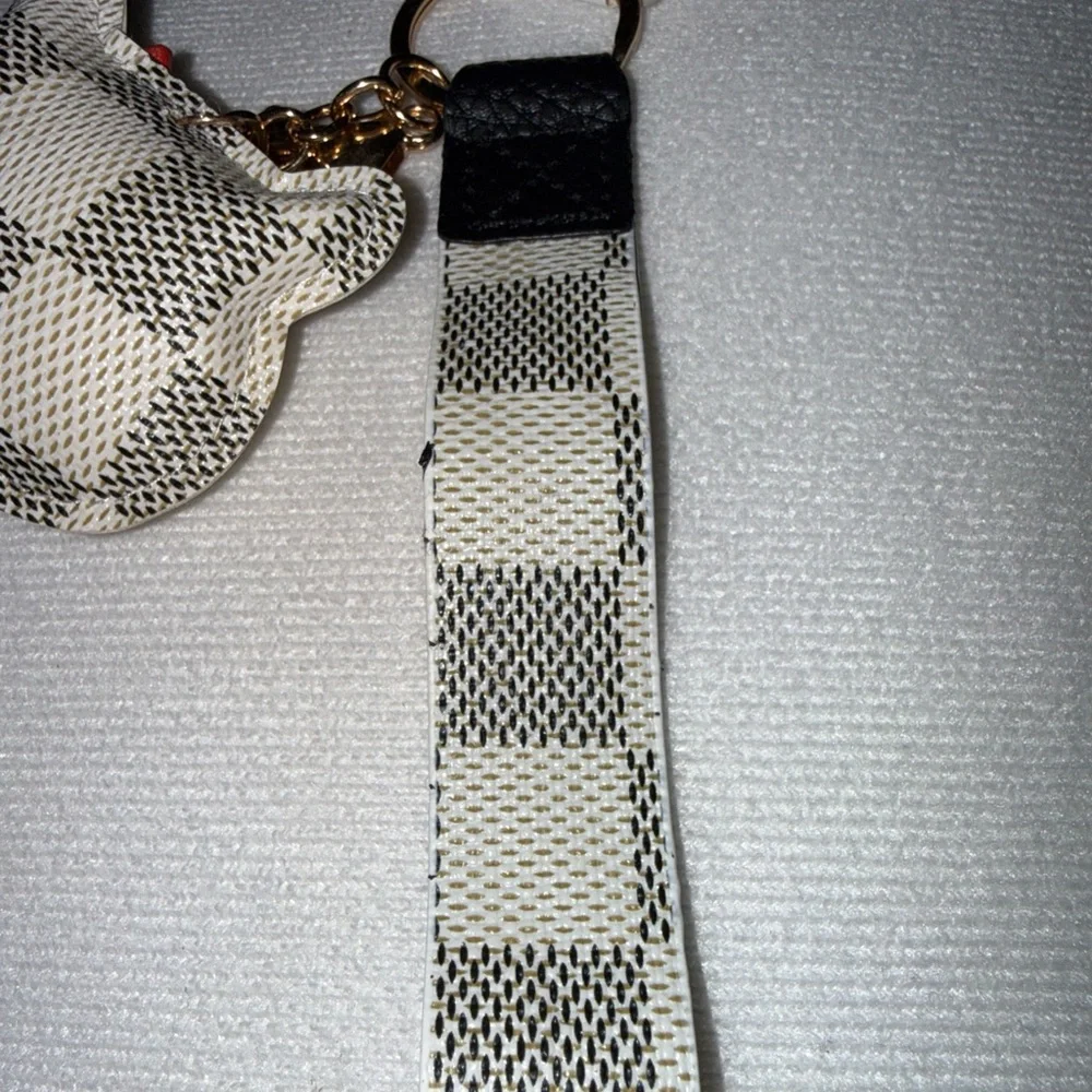Luxury Beige & Black Checkered Board Hello Kitty Keychain/Purse Charm - Picture 7 of 7